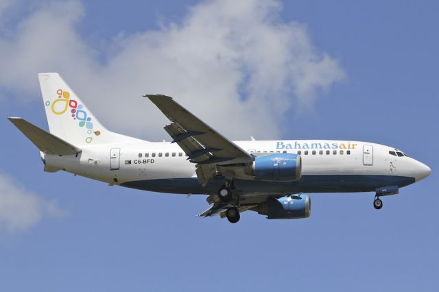 Boeing 737-700 (C6-BFD) - Landing at Nassau International Airport.