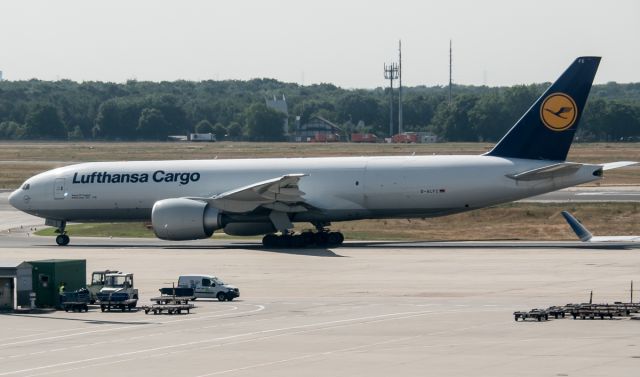 Boeing 777-200 (D-ALFC)