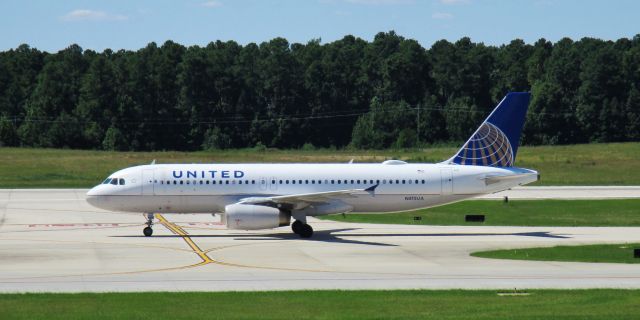 Airbus A320 (N415UA)