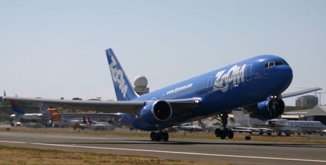 BOEING 767-300 (C-GZNC)