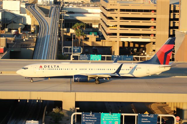 Boeing 737-900 (N889DN)