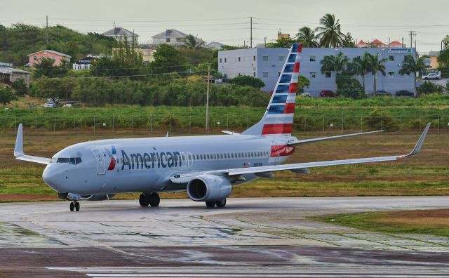 Boeing 737-700 (N831NN) - Heading back out from Barbados to Miami 