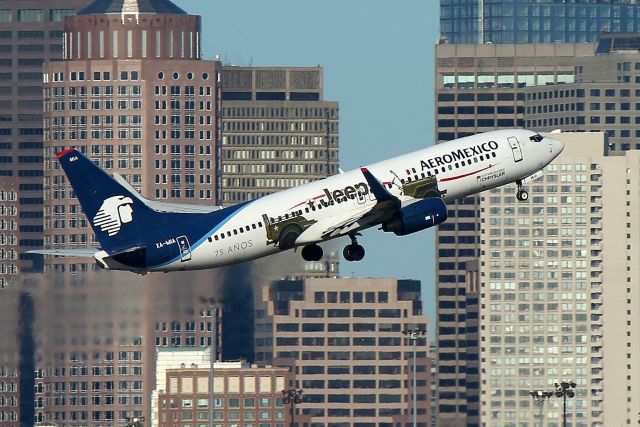 Boeing 737-800 (XA-MIA) - AeroMexico in the Jeep 75th Anniversary special livery departing for Mexico City                 