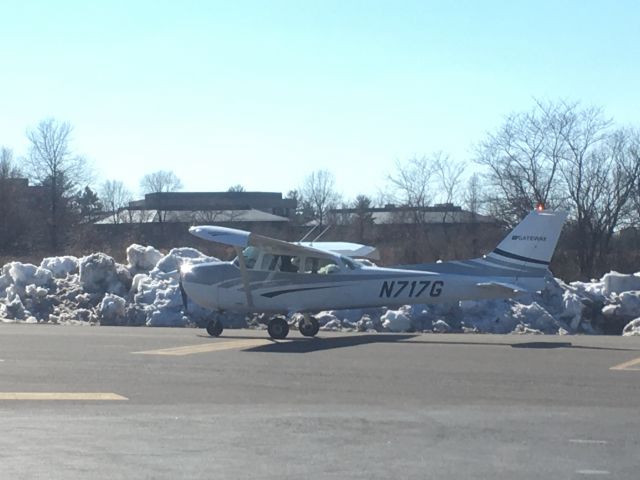 Cessna Skyhawk (N717G) - N717G (C172) arriving at Wings Field (KLOM)br /Photo Date: March 7, 2021