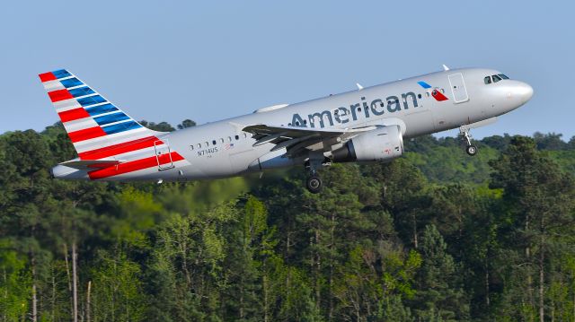 Airbus A319 (N714US) - American Airlines Airbus A319 (N714US) departs KRDU Rwy 23L on 04/10/2020 at 5:56 pm.