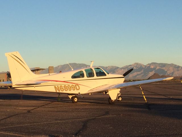 Beechcraft Bonanza (33) (N6899D)