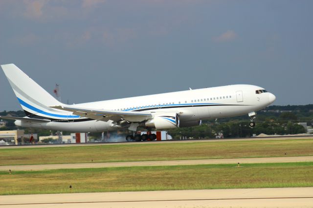 BOEING 767-200 (N767MW)