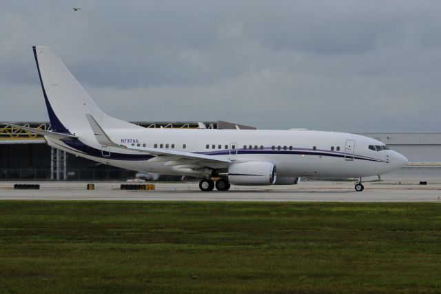 Boeing 737-700 (N737AG)