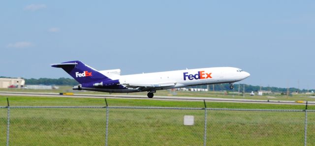 BOEING 727-200 (N267FE) - Departs runway 18R of Memphis for BIL