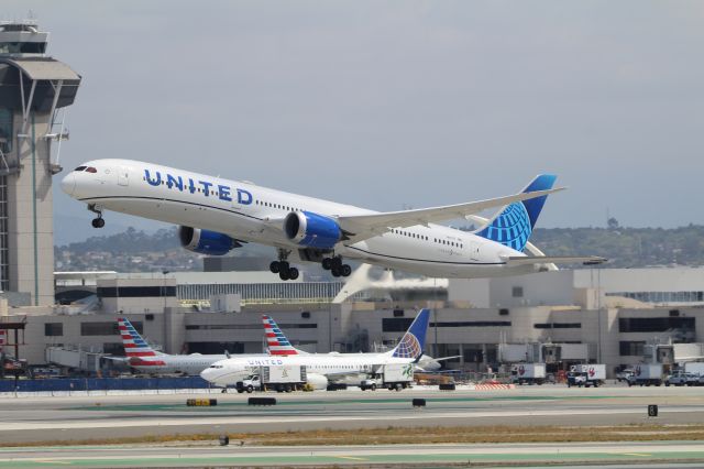 BOEING 787-10 Dreamliner (N17017)