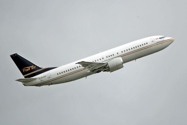 BOEING 737-400 (C-FLDX)