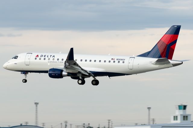 Embraer 175 (N309SY) - Brand new E175 for Delta Connection (Skywest). Less than a month old! 