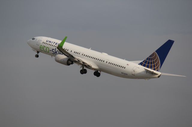 Boeing 737-900 (N75432)
