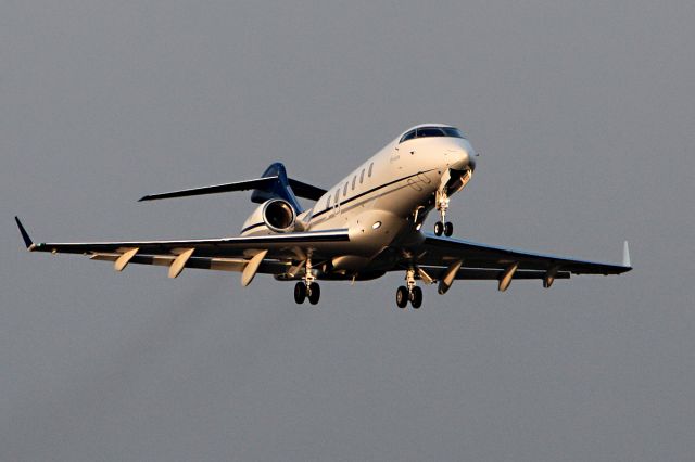 Bombardier Challenger 300 (VP-CPF) - ALLIANCE AIR