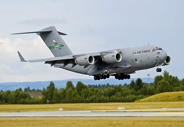 Boeing Globemaster III (N21111)