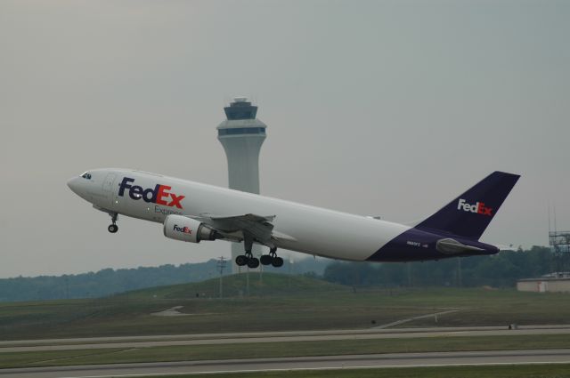 FDX531 — - taking off 18L enroute to KMEM