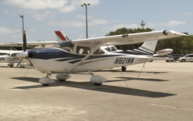 Cessna Skylane (N821WW)