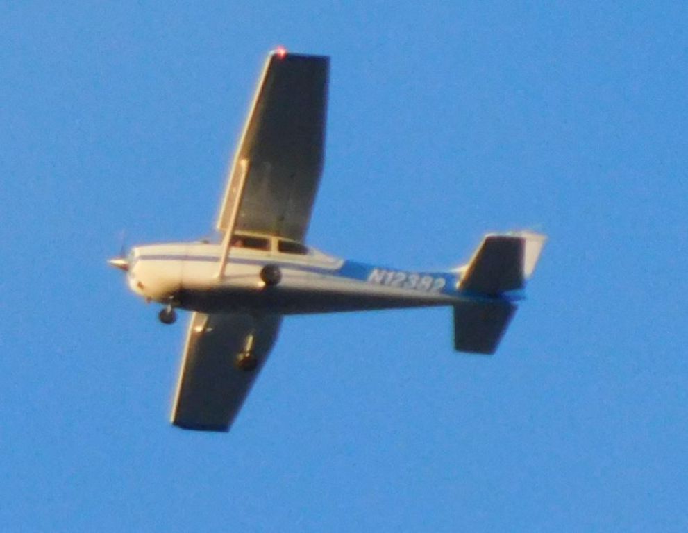 Cessna Skyhawk (N12382) - Late afternoon 30th December 2017 over Corvallis, Oregon.