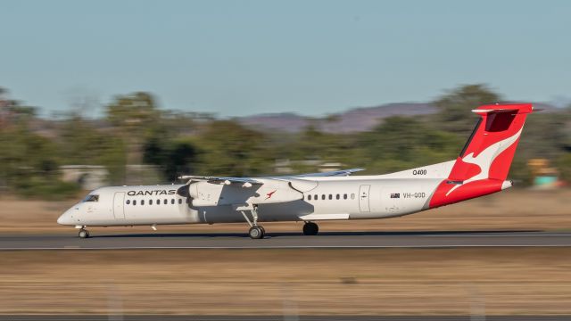 de Havilland Dash 8-400 (VH-QOD)