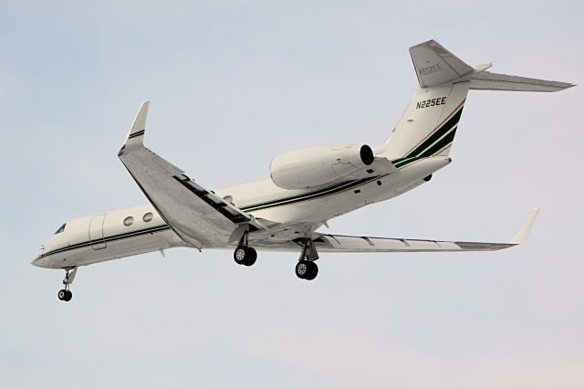 Gulfstream Aerospace Gulfstream V (N225EE) - 15-MAR-2013 AT MAASTRICHT-AACHEN AIRPORT THE NETHERLANDS. PREV.REG. N169CA