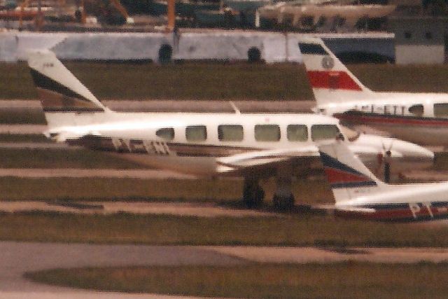 Piper Navajo (PT-ENL) - Seen here in Nov-85.br /br /Registration cancelled 16-Feb-97.