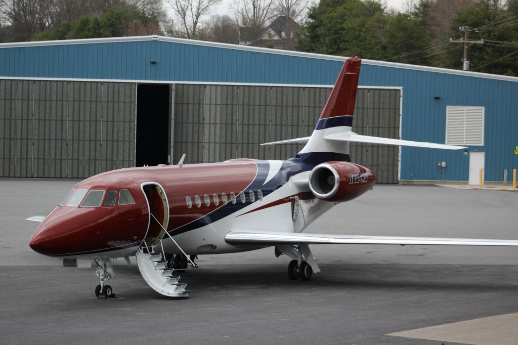 Dassault Falcon 2000 (N954MB)