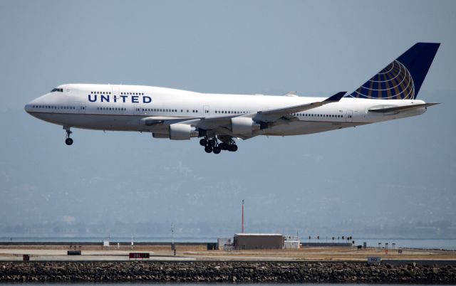 Boeing 747-400 (N182UA) - Arrival 28L (Passing over Asiana flight # 214, 2013 crash impact area) UA #892 from Seoul (ICN)  08-23-2015