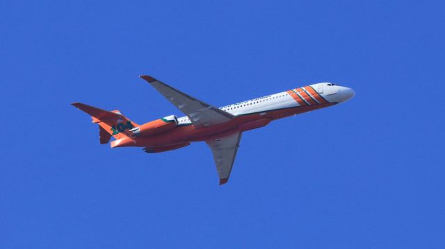 McDonnell Douglas MD-87 (N294EA) - Tanker 104 working the "Apple Fire"br /flying out of KSBD (8-6-2020)