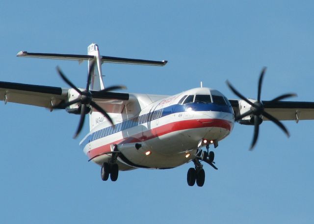 ATR ATR-72 (N494AE) - Landing at Shreveport Regional.