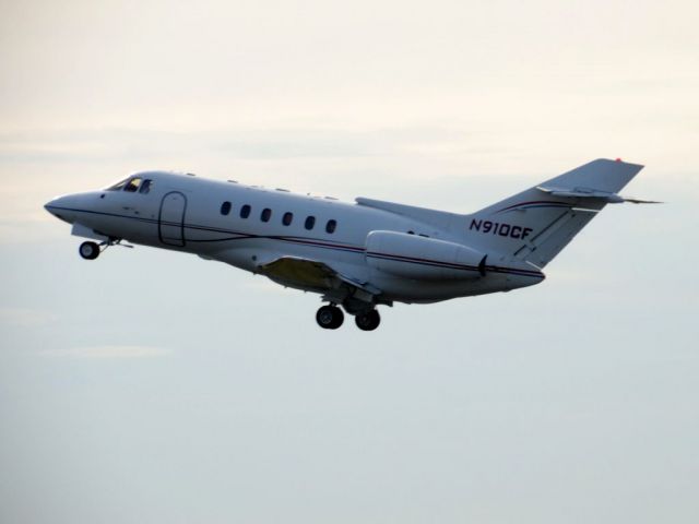 Hawker 800 (N910CF)