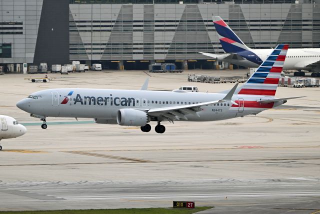 Boeing 737-800 (N344TS)