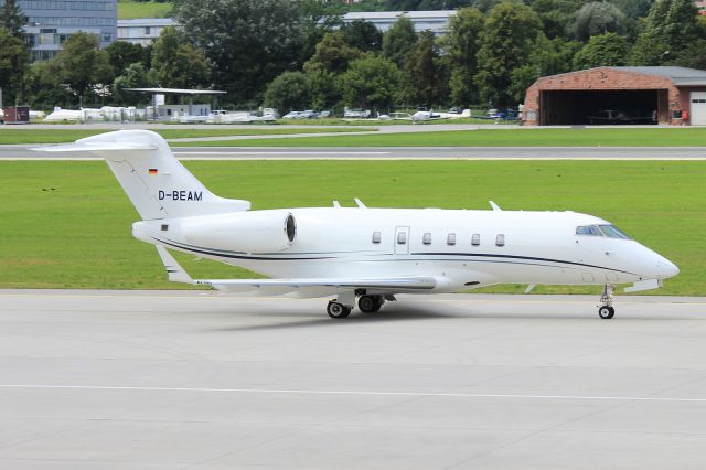 Bombardier Challenger 300 (D-BEAM)