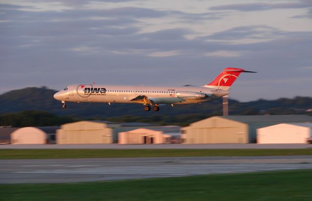 McDonnell Douglas DC-9-50 (N775NC)