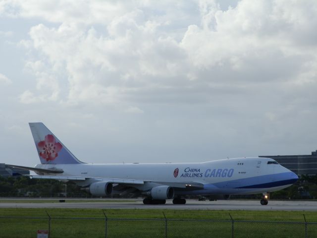 Boeing 747-400 (B-18707)