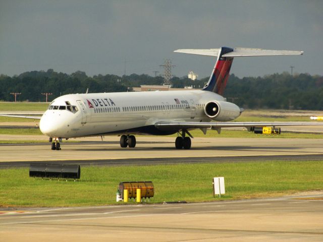 McDonnell Douglas MD-88 (N996DL)