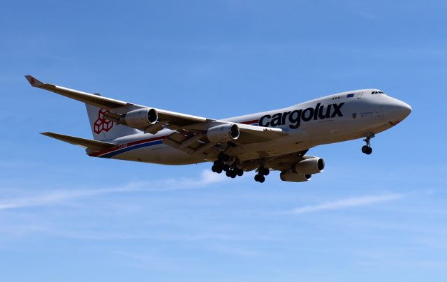 Boeing 747-400 (LX-VCV) - A Cargolux Boeing 747-400 (CLX776) on final to Runway 18L at Carl T. Jones Field, Huntsville International Airport, AL - April 10, 2017. 