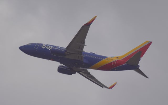 Boeing 737-700 (N745SW)