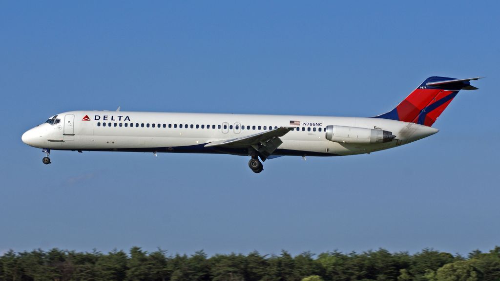 McDonnell Douglas DC-9-50 (N786NC)