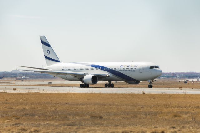 4X-EAR — - El Al Boeing 767-352(ER) taxiing to runway 23R (Wendy`s Runway) at Pearson Intl.