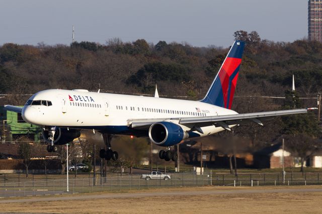 Boeing 757-200 (N663DN)