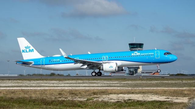PH-AXB —