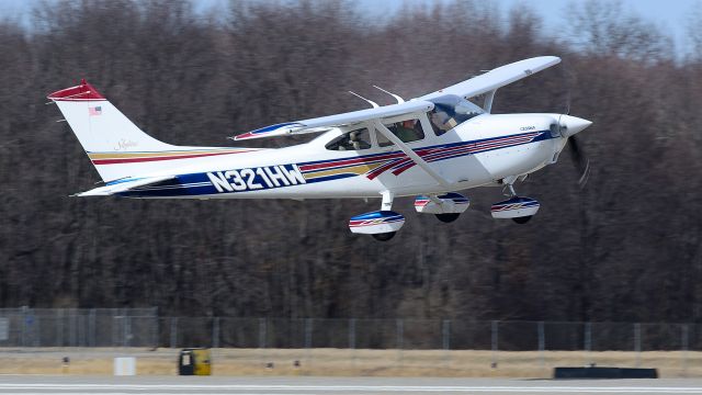 Cessna Skylane (N321HW) - Departing Runway 8