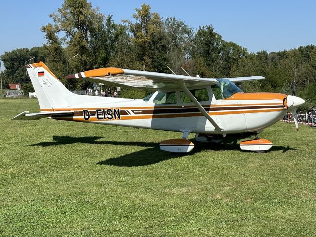 Cessna Skyhawk (D-EISN) - Taken during the annual autumn air show at Moosburg 07.09.2024