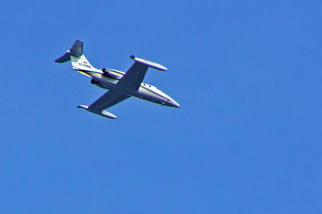 Learjet 24 (N56MM) - Subject aircraft photographed on 08-Dec-2019 at 1201HrsEST over Northern New Jersey enroute to TEB from GSO.