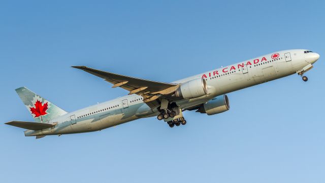 BOEING 777-300ER (C-FITL) - ACA183 climbs off runway 06L and heads to Vancouver