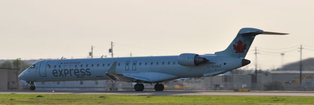 Canadair Regional Jet CRJ-900 (C-GJAZ)