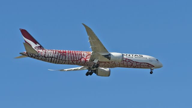 Boeing 787-9 Dreamliner (VH-ZND) - Boeing 787-9. Qantas VH-ZND, on final rwy 21, YPPH, 240519.