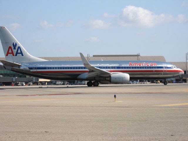 Boeing 737-800 (N941AN) - Holding on RWY 19R