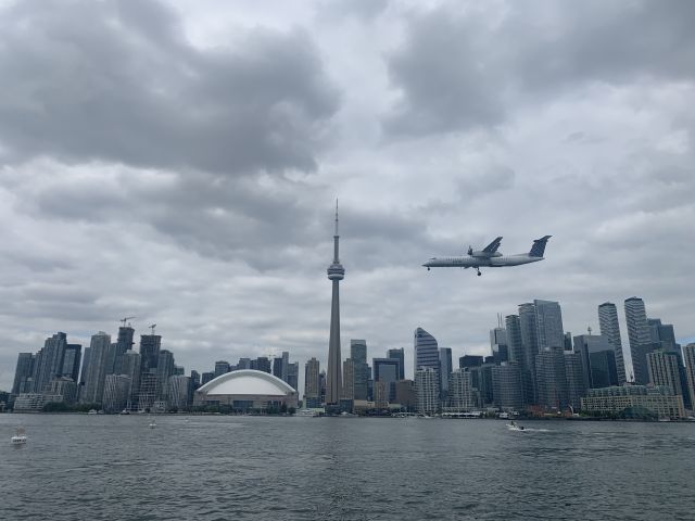 C-GAQZ — - Landing Toronto Island on a overcast day