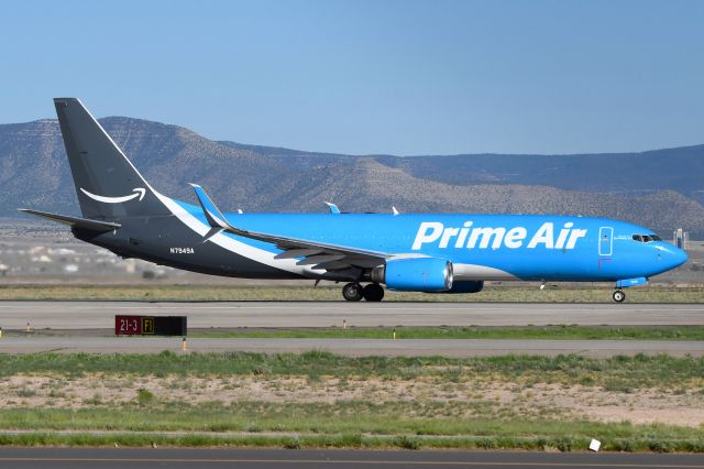 Boeing 737-800 (N7949A)